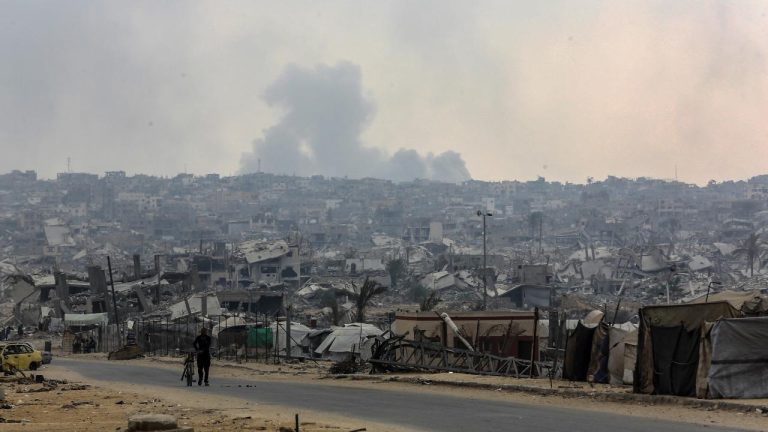 Katil İsrail'in Gazze'ye son 24 saatte düzenlediği saldırılarda 5 kişi hayatını kaybetti