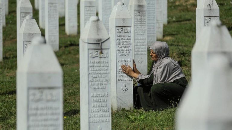 Srebrenitsa Anıt Merkezine 'Sırplar baskın yapılabilir' uyarısı