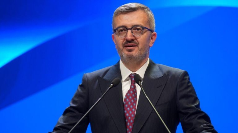 İletişim Başkanı Duran Aliya İzetbegoviç'i andı