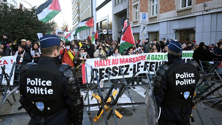 Fransa'da mahkeme, Filistin'e destek gösterisinin yasaklanması kararını askıya aldı