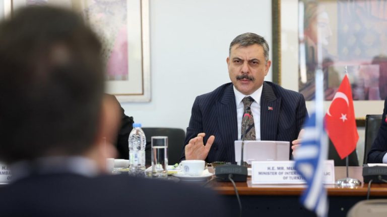 Bakan Çiftçiden Yunanistana çağrı: FETÖ mensuplarını iade edin