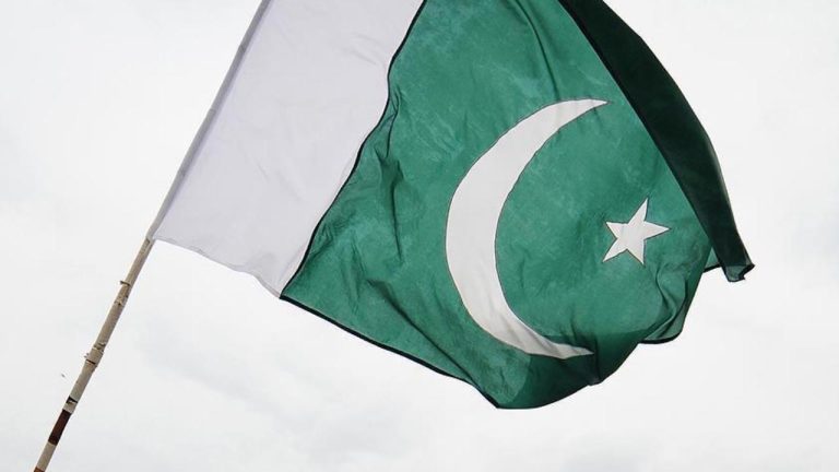 Pakistan Savunma Bakanı Asıf: Suudi Arabistan'ı tüm gücümüzle savunacağız