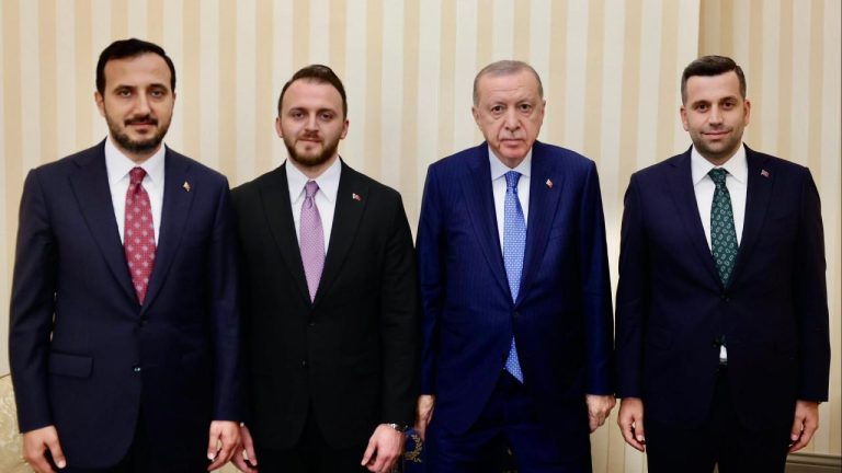Cumhurbaşkanı Erdoğan, Üsküdar ve Ataşehir Belediye Başkan Vekilleri'ni kabul etti
