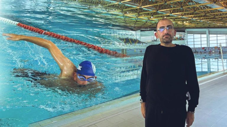 'Yürüyemez' dediler, yüzme sporcusu oldu