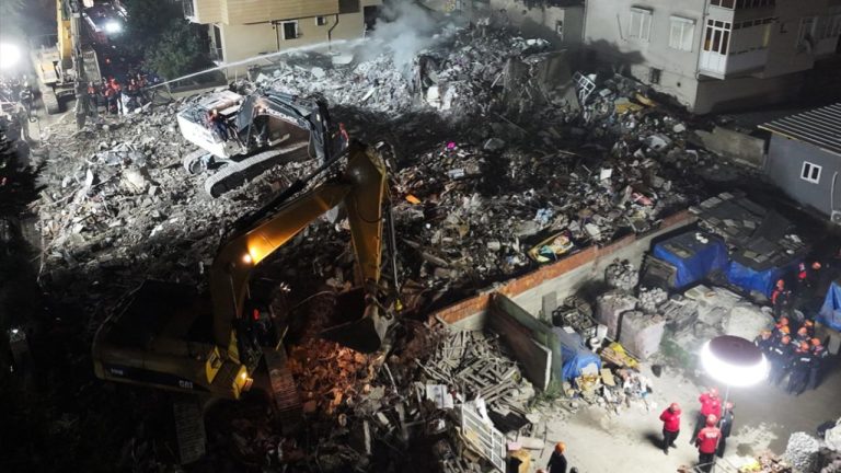 Maltepe'de kısmen çöken binada arama kurtarma çalışmaları tamamlandı